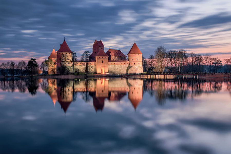 Post-The-Most-Wonderful-Castles-Around-The-World__700