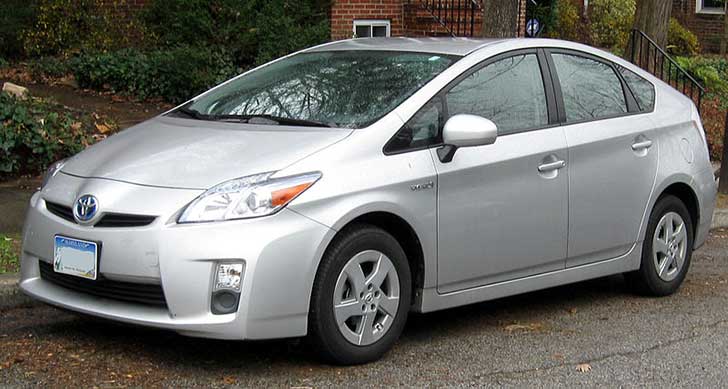 2010-2011_Toyota_Prius_--_12-21-2011