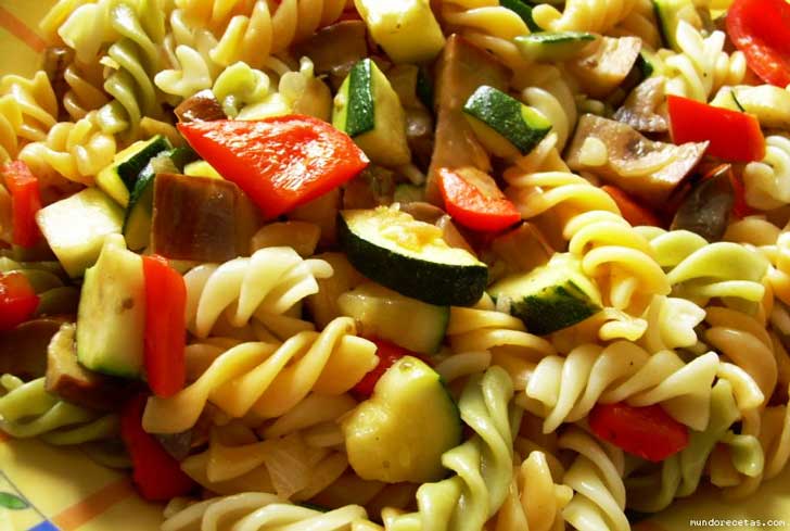 Ensalada_de_pasta_con_verdura_+