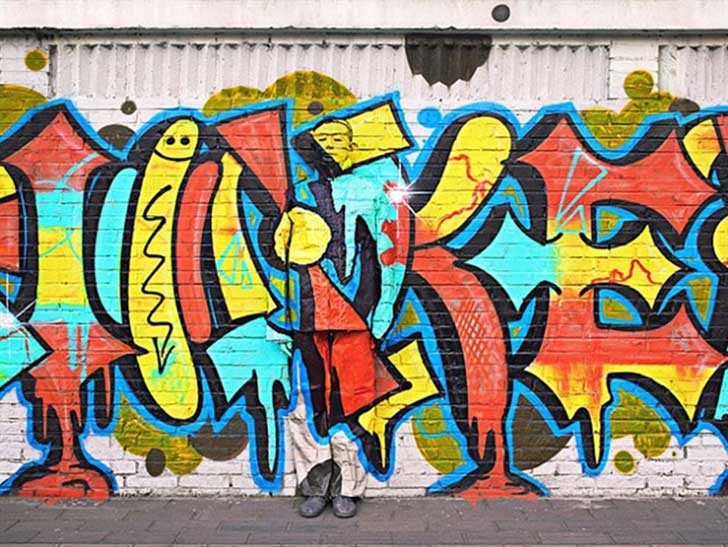 liu-bolin-hiding-in-the-city---beijing-graffiti-no.2