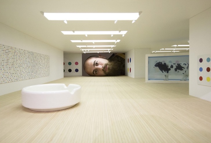 giant-heads-in-art-gallery-falsification-tezi-gabunia-13