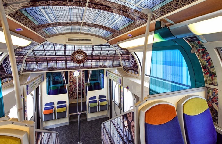 impressionist-art-public-trains-france-designboom-03