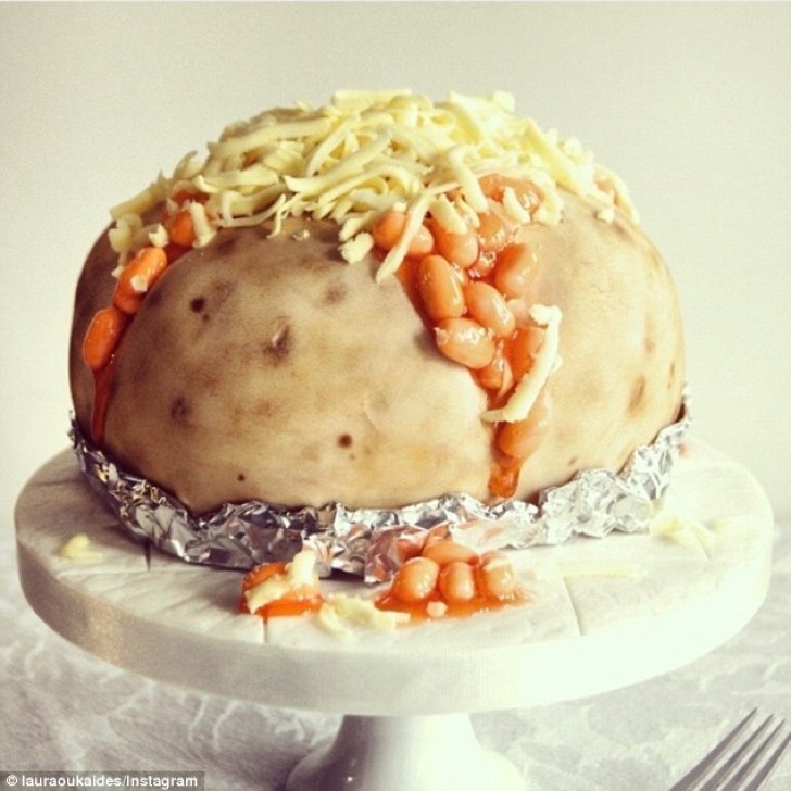 390329e500000578-3817911-baked_beans_anyone_one_of_her_stranger_creations_is_a_cake_that_-a-8_1475385001289