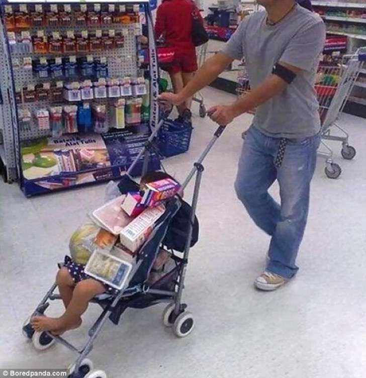 39180f4500000578-3822090-when_there_are_no_available_trolleys_in_the_supermarket_just_use-a-5_1475652994277-2