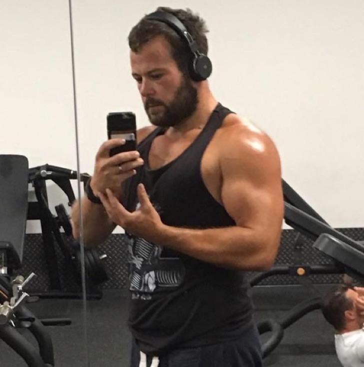 pay-jon-in-the-gym