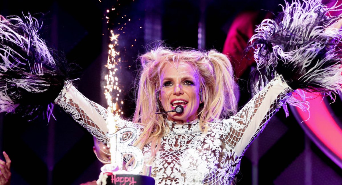 oops she did it again Oops, she did it again britney spears suffers a nip-slip during her las vegas show as amy poehler cheers her on from the crowd by dailymailcom reporter. oops she did it again Oops, she did it again britney spears suffers a nip-slip during her las vegas show as amy poehler cheers her on from the crowd by dailymailcom reporter.
