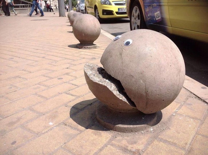 googly-eyebombing-street-art-bulgaria-40