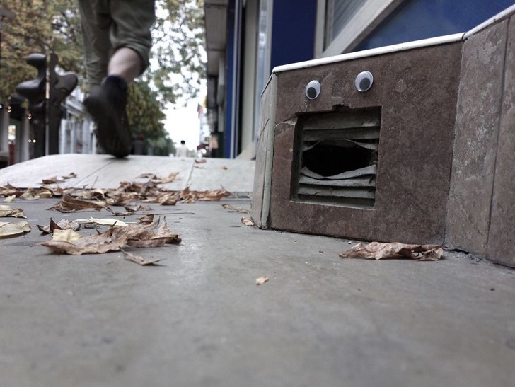 googly-eyebombing-street-art-bulgaria-54
