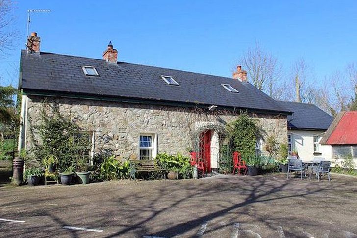 Venden casa de campo con pista de go-karts en patio trasero. Ideal para