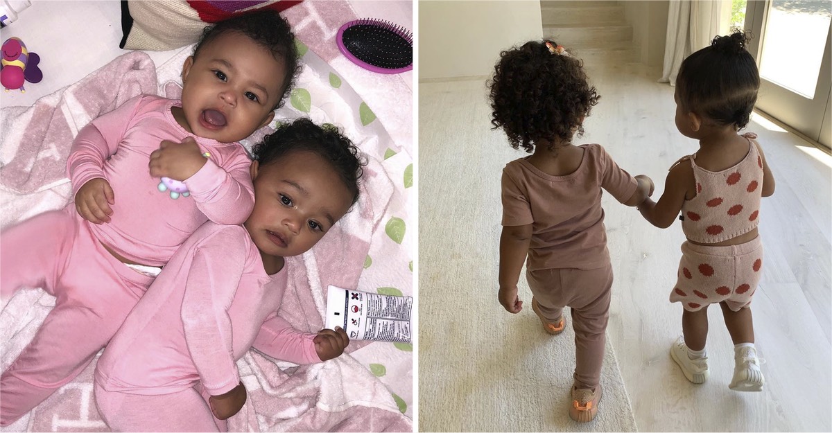 Stormi y Chicago crecieron y lucen femeninos atuendos tomadas de la mano. Son toda unas Kardashian