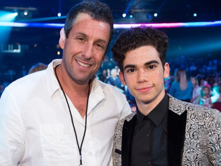 Adam Sandler Rinde Homenaje A Cameron Boyce En Los Creditos De Hubie Halloween No Lo Olvida Upsocl Adam Sandler Rinde Homenaje A Cameron Boyce En Los Creditos De Hubie Halloween No Lo Olvida Upsocl